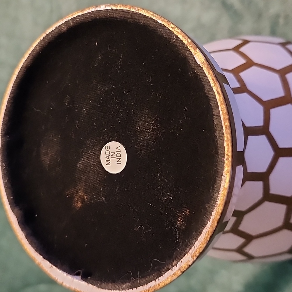 Gold Mesh Ginger Jar/Geometric Vase - Picture 4 of 8